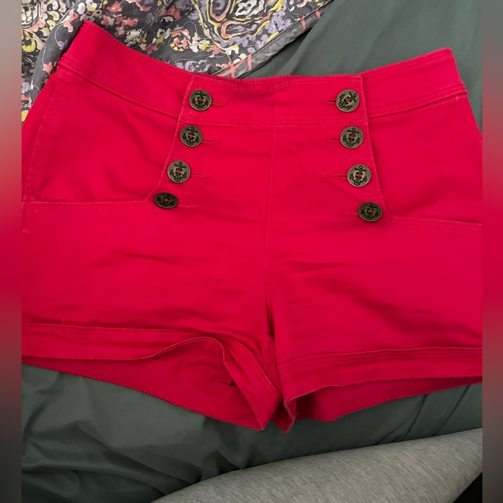 Red express shorts